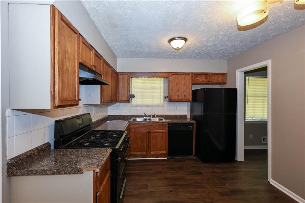 3 bedroom, 2 bathroom, 2,480 sq ft single family residence for sale at 7362 Penland Drive, Riverdale, GA 30296 — photo 6