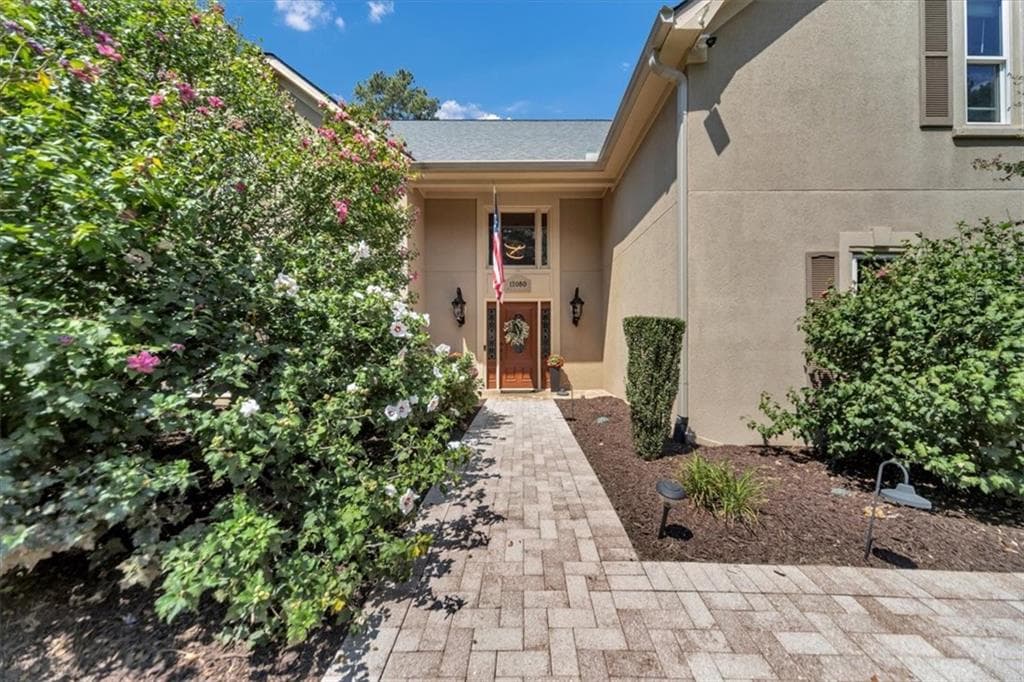 4 bedroom, 4 bathroom, 3,323 sq ft single family residence for sale at 12080 Magnolia Crescent Drive, Roswell, GA 30075 — photo 2