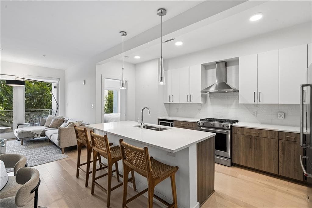 2 bedroom, 2 bathroom, 1,282 sq ft condominium for rent at 775 Juniper Street 319, Atlanta, GA 30308 for $4,000 a month — photo 2