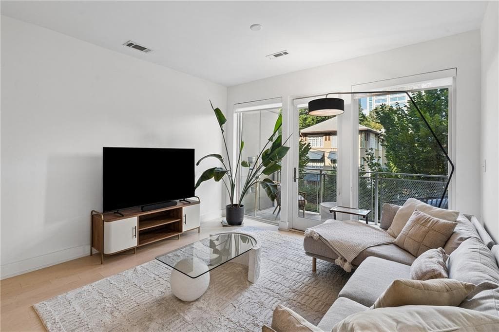 2 bedroom, 2 bathroom, 1,282 sq ft condominium for rent at 775 Juniper Street 319, Atlanta, GA 30308 for $4,000 a month — photo 3