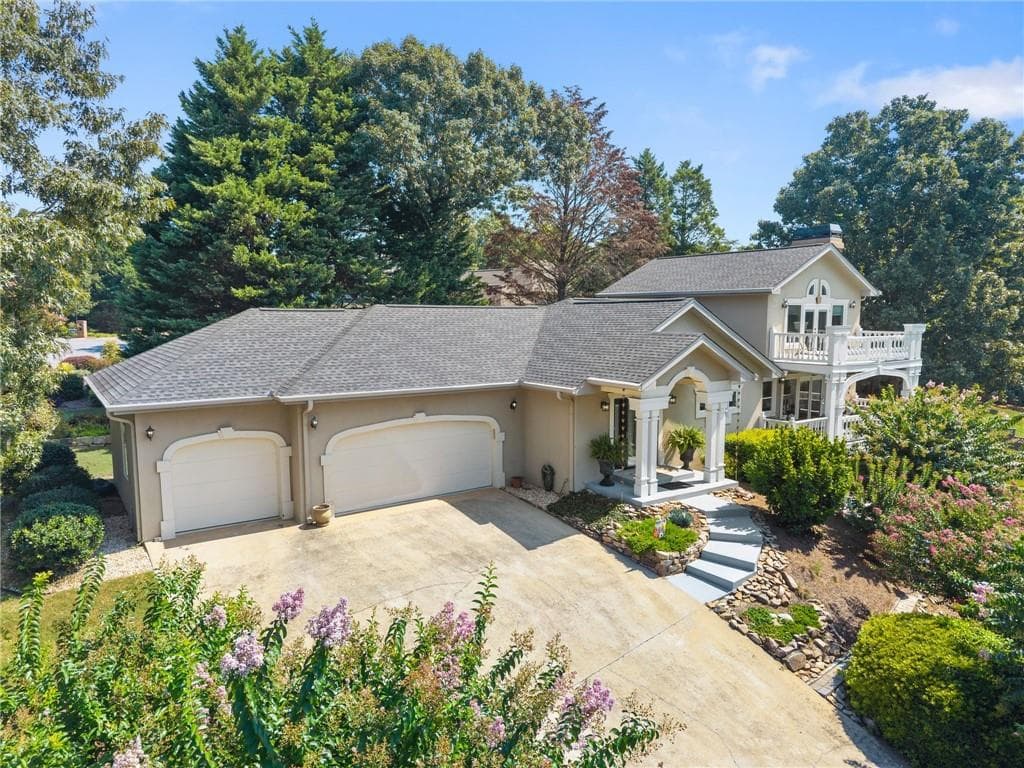 4 bedroom, 3 bathroom, 3,528 sq ft single family residence for sale at 9220 Mainsail Drive, Gainesville, GA 30506 — photo 2