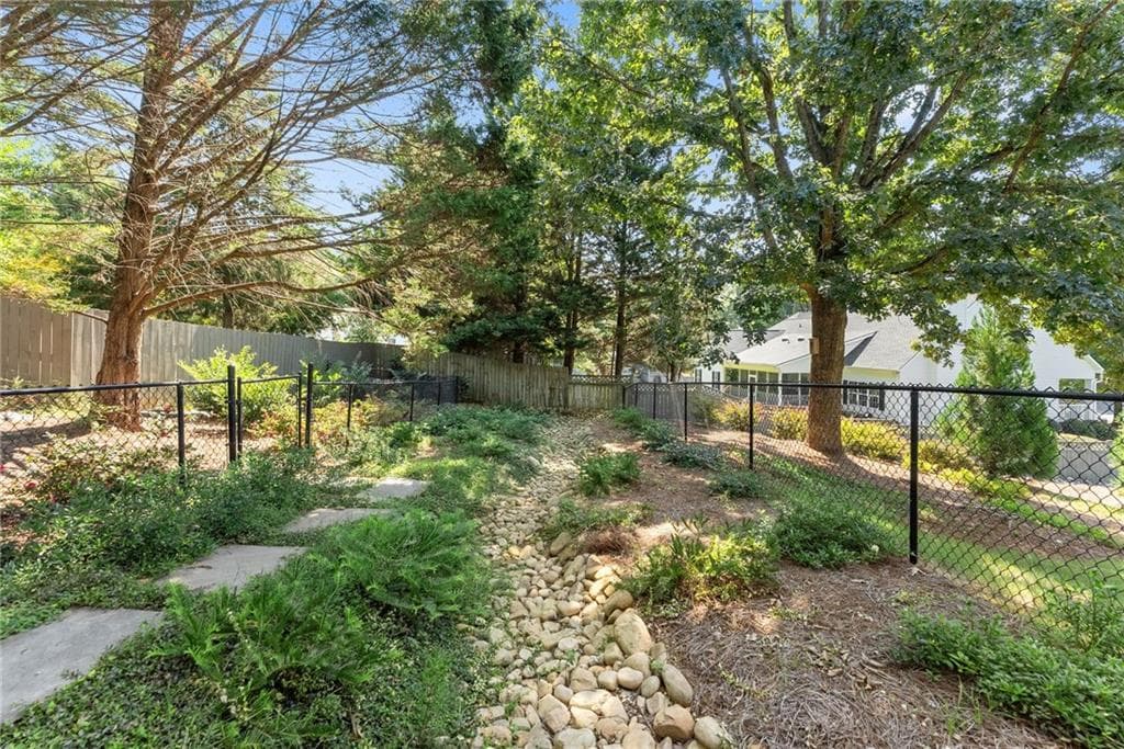 4 bedroom, 3 bathroom, 3,528 sq ft single family residence for sale at 9220 Mainsail Drive, Gainesville, GA 30506 — photo 5