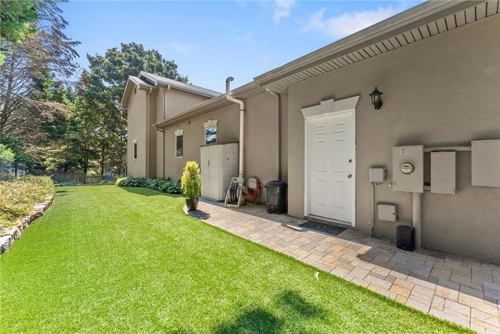 4 bedroom, 3 bathroom, 3,528 sq ft single family residence for sale at 9220 Mainsail Drive, Gainesville, GA 30506 — photo 6