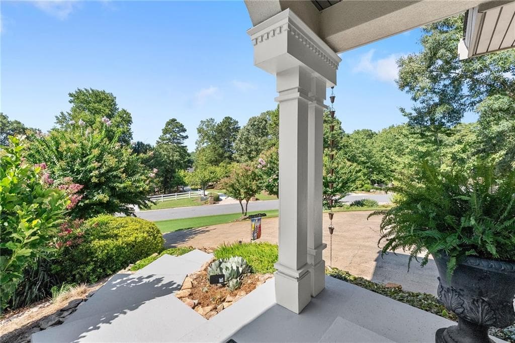4 bedroom, 3 bathroom, 3,528 sq ft single family residence for sale at 9220 Mainsail Drive, Gainesville, GA 30506 — photo 7
