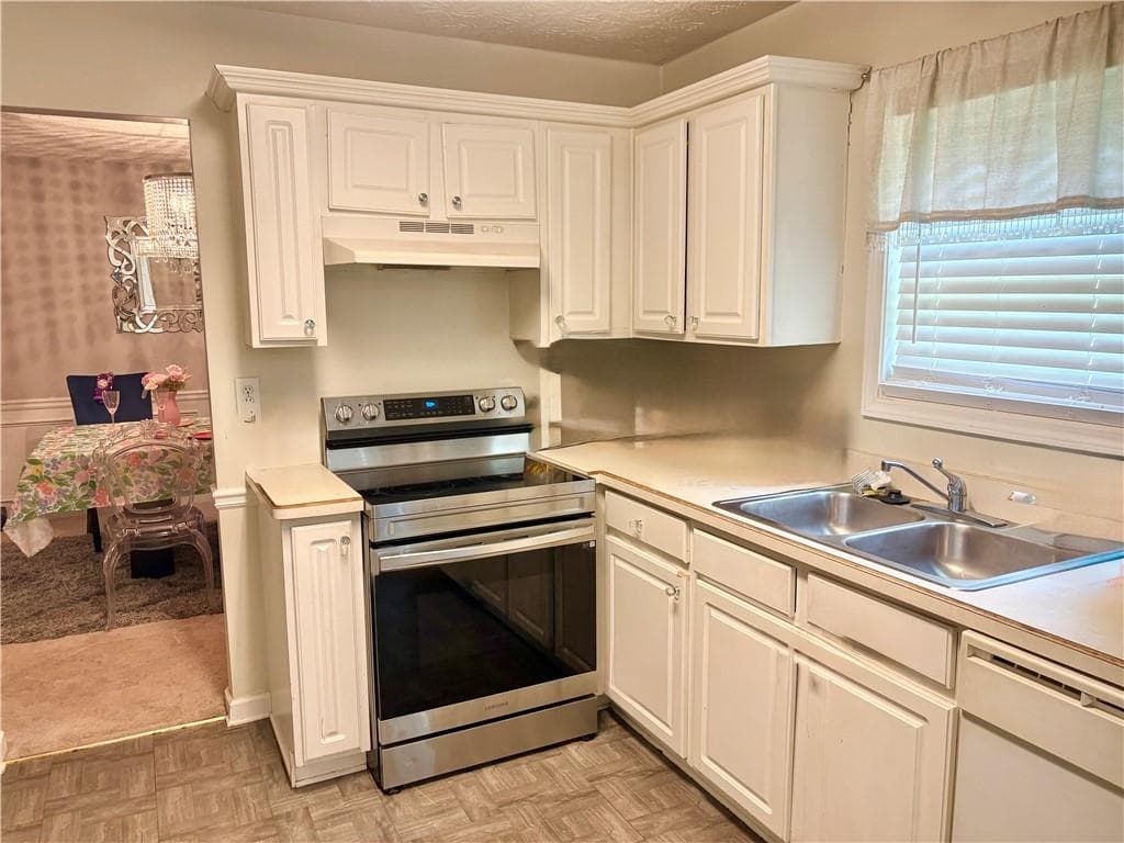 4 bedroom, 3 bathroom, 1,850 sq ft single family residence for sale at 921 Tucker Lane, Loganville, GA 30052 — photo 3