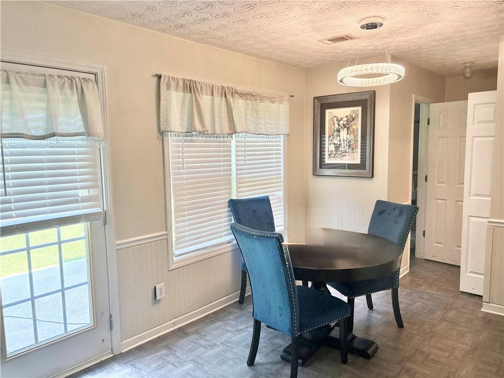 4 bedroom, 3 bathroom, 1,850 sq ft single family residence for sale at 921 Tucker Lane, Loganville, GA 30052 — photo 4