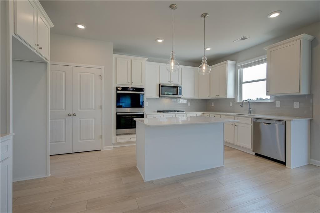 4 bedroom, 3 bathroom, 2,997 sq ft single family residence for sale at 174 Crabbswood Drive, Mcdonough, GA 30253 — photo 9