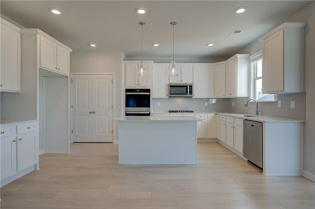 4 bedroom, 3 bathroom, 2,997 sq ft single family residence for sale at 174 Crabbswood Drive, Mcdonough, GA 30253 — photo 10