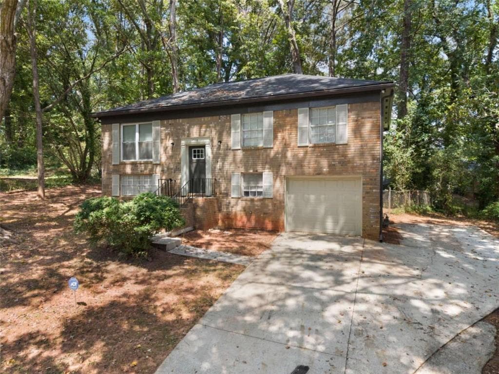 4 bedroom, 3 bathroom, 1,923 sq ft single family residence under contract at 4564 Cypress Ridge Court, Stone Mountain, GA 30083 — photo 2