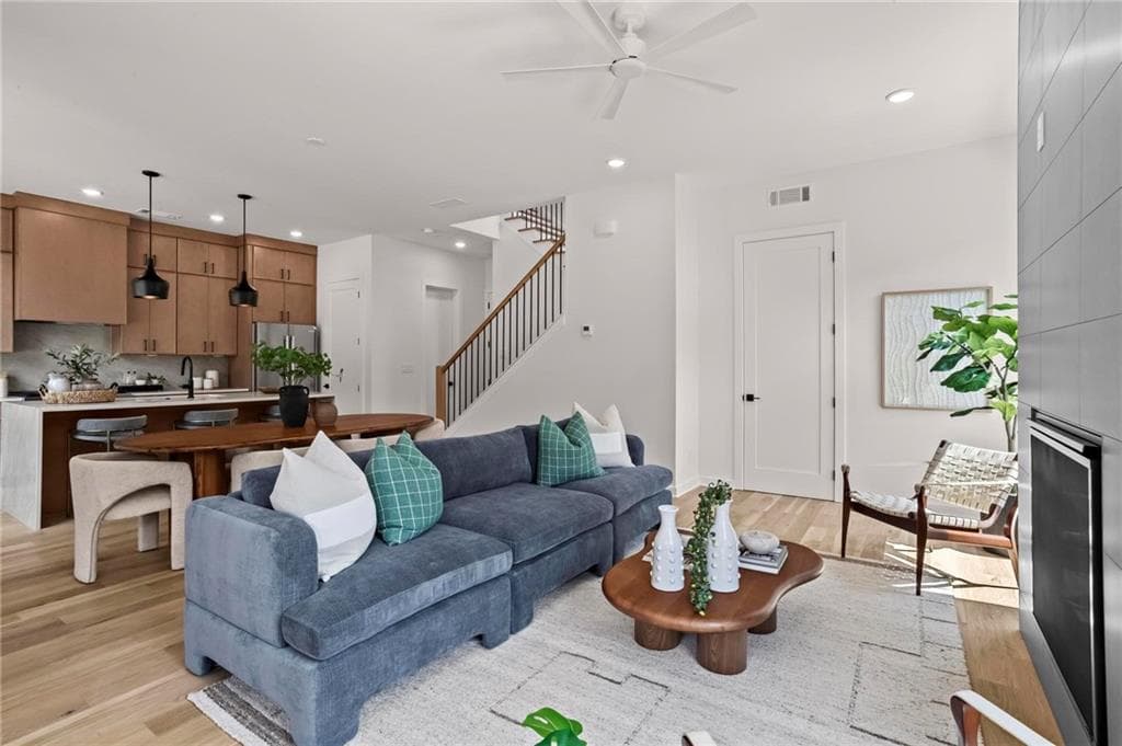 4 bedroom, 4 bathroom, 2,177 sq ft townhouse for sale at 215 Flora Avenue A, Atlanta, GA 30307 — photo 6