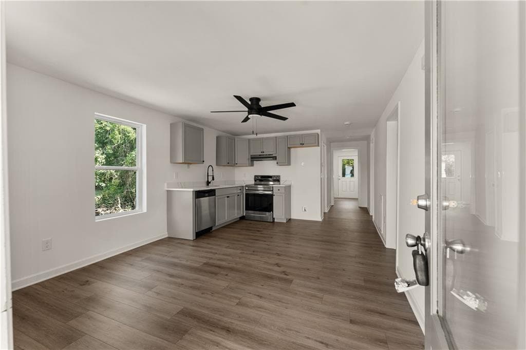 3 bedroom, 2 bathroom, 818 sq ft single family residence for sale at 130 N Cass Street, Adairsville, GA 30103 — photo 5