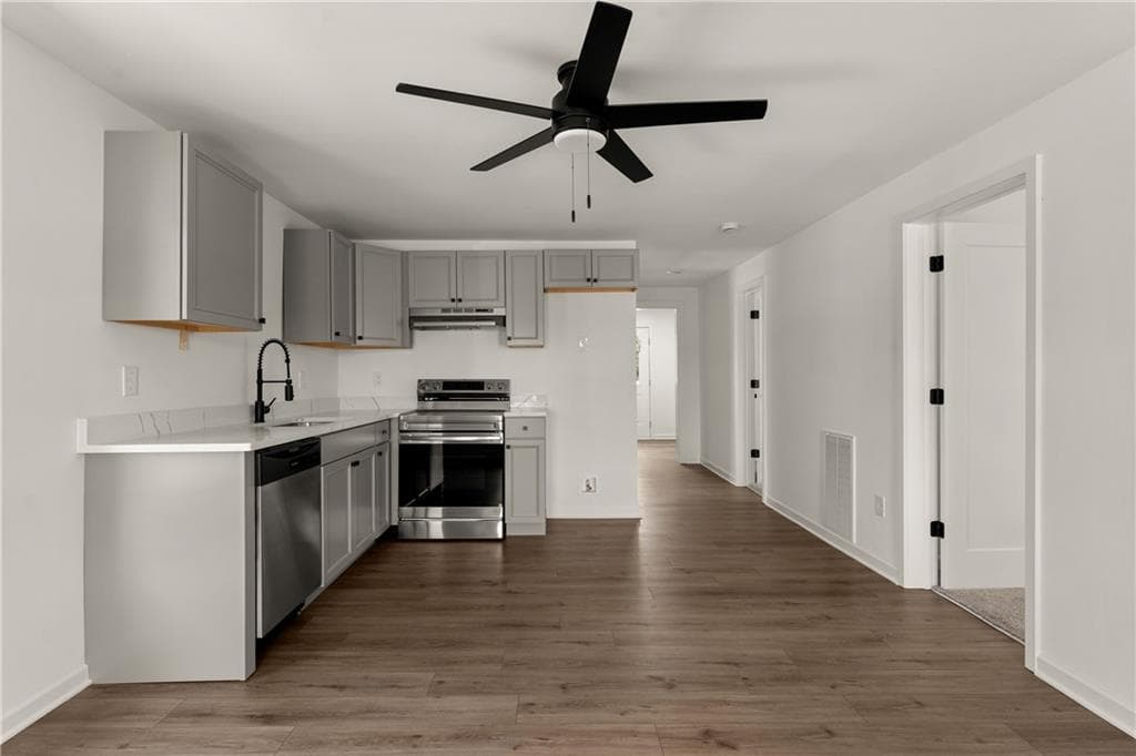 3 bedroom, 2 bathroom, 818 sq ft single family residence for sale at 130 N Cass Street, Adairsville, GA 30103 — photo 6