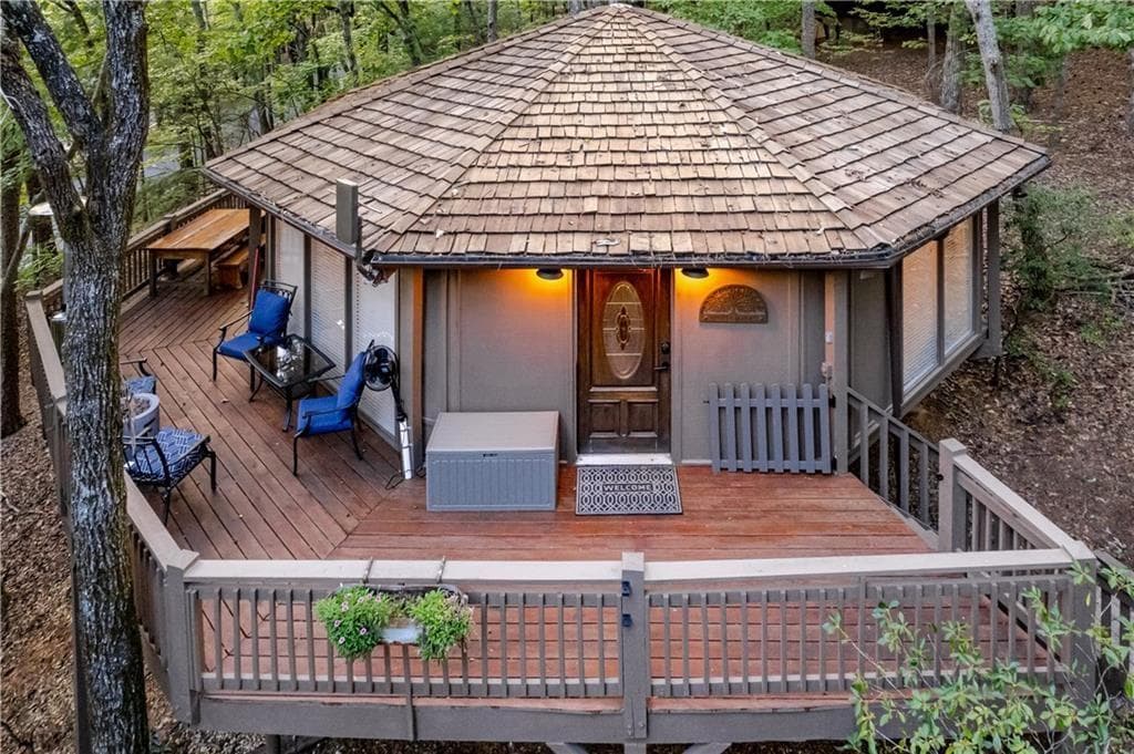2 bedroom, 2 bathroom, 1,193 sq ft single family residence for sale at 150 TREETOPPER Circle, Big Canoe, GA 30143