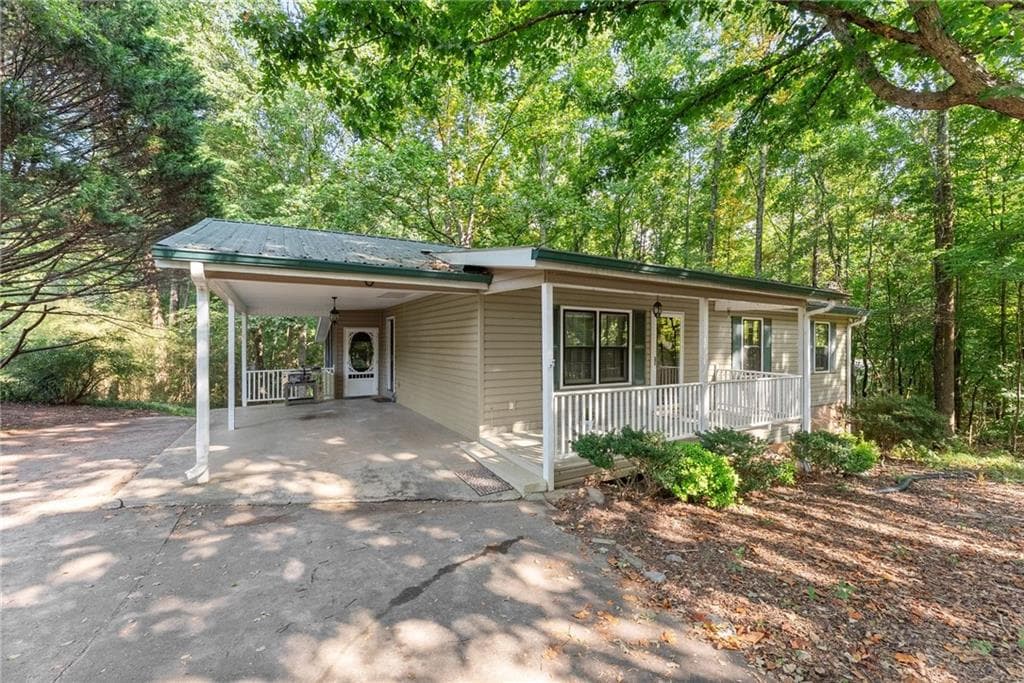 4 bedroom, 2 bathroom, 1,407 sq ft single family residence for sale at 3489 Bell Road, Gainesville, GA 30507 — photo 2