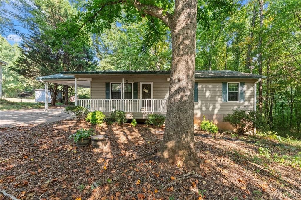 4 bedroom, 2 bathroom, 1,407 sq ft single family residence for sale at 3489 Bell Road, Gainesville, GA 30507 — photo 3