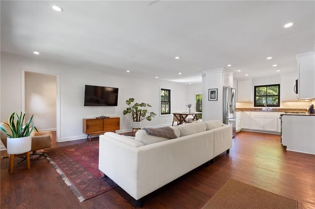2 bedroom, 1 bathroom, 1,188 sq ft single family residence under contract at 1567 Steele Drive NW, Atlanta, GA 30309 — photo 3