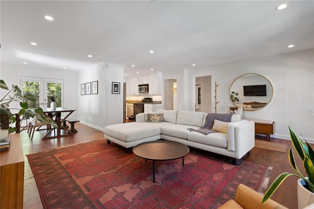 2 bedroom, 1 bathroom, 1,188 sq ft single family residence under contract at 1567 Steele Drive NW, Atlanta, GA 30309 — photo 4