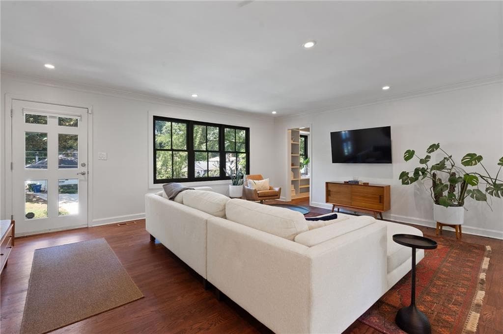 2 bedroom, 1 bathroom, 1,188 sq ft single family residence under contract at 1567 Steele Drive NW, Atlanta, GA 30309 — photo 8
