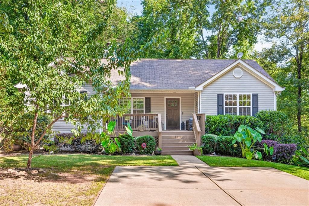 3 bedroom, 3 bathroom, 1,942 sq ft single family residence under contract at 171 Dawson Drive, Dawsonville, GA 30534