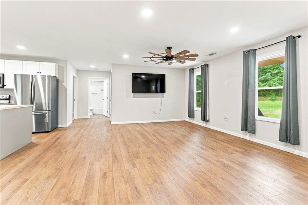3 bedroom, 2 bathroom, 1,456 sq ft single family residence under contract at 2768 N Highway 100, Waco, GA 30182 — photo 3