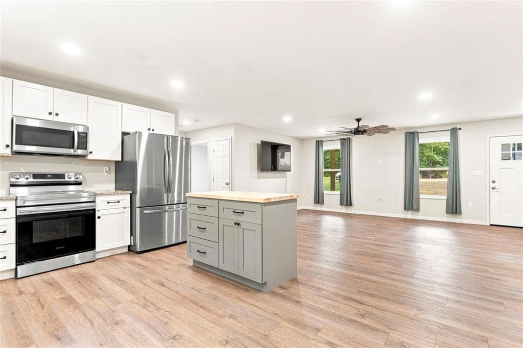 3 bedroom, 2 bathroom, 1,456 sq ft single family residence under contract at 2768 N Highway 100, Waco, GA 30182 — photo 4