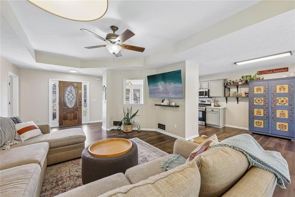 3 bedroom, 2 bathroom, 1,912 sq ft single family residence for sale at 7535 Beechwood Lane, Gainesville, GA 30506 — photo 7
