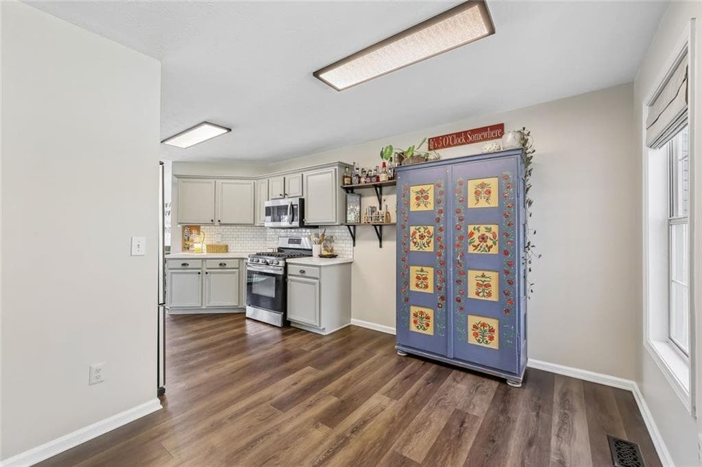 3 bedroom, 2 bathroom, 1,912 sq ft single family residence for sale at 7535 Beechwood Lane, Gainesville, GA 30506 — photo 9