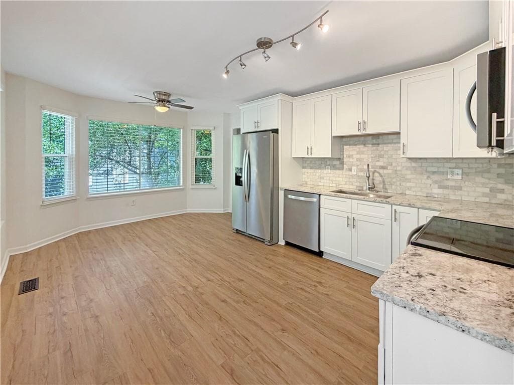 4 bedroom, 3 bathroom, 2,660 sq ft single family residence for rent at 2899 Cardinal Trace, Duluth, GA 30096 for $2,800 a month — photo 6
