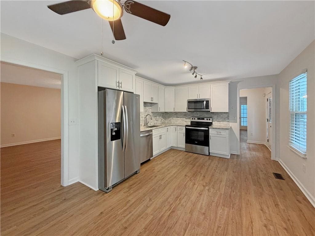 4 bedroom, 3 bathroom, 2,660 sq ft single family residence for rent at 2899 Cardinal Trace, Duluth, GA 30096 for $2,800 a month — photo 7