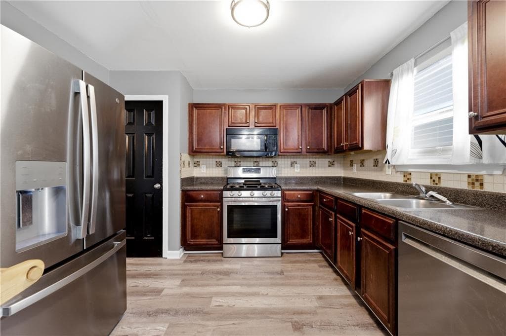 4 bedroom, 3 bathroom, 2,400 sq ft single family residence for sale at 3672 Rosebud Park Drive, Snellville, GA 30039 — photo 7