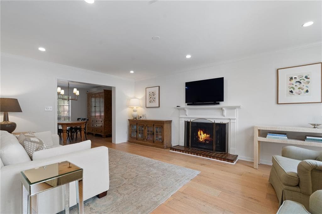 3 bedroom, 3 bathroom, 1,560 sq ft townhouse for sale at 8 Kings Tavern Place, Atlanta, GA 30318 — photo 5