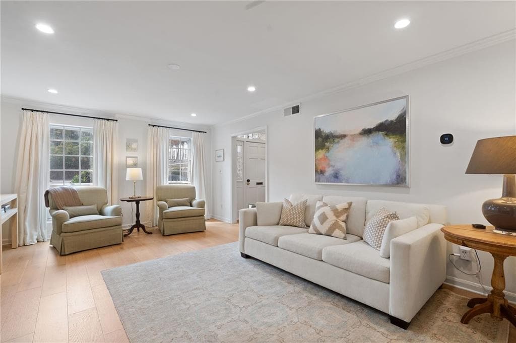 3 bedroom, 3 bathroom, 1,560 sq ft townhouse for sale at 8 Kings Tavern Place, Atlanta, GA 30318 — photo 7