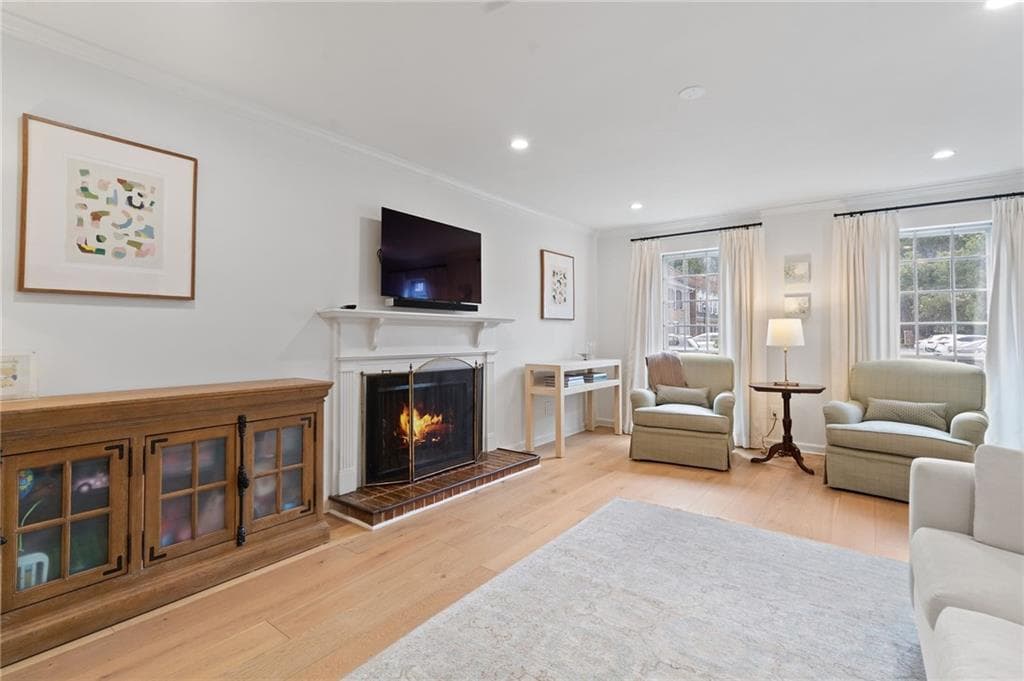 3 bedroom, 3 bathroom, 1,560 sq ft townhouse for sale at 8 Kings Tavern Place, Atlanta, GA 30318 — photo 8