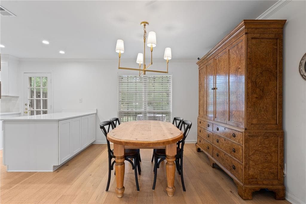 3 bedroom, 3 bathroom, 1,560 sq ft townhouse for sale at 8 Kings Tavern Place, Atlanta, GA 30318 — photo 9