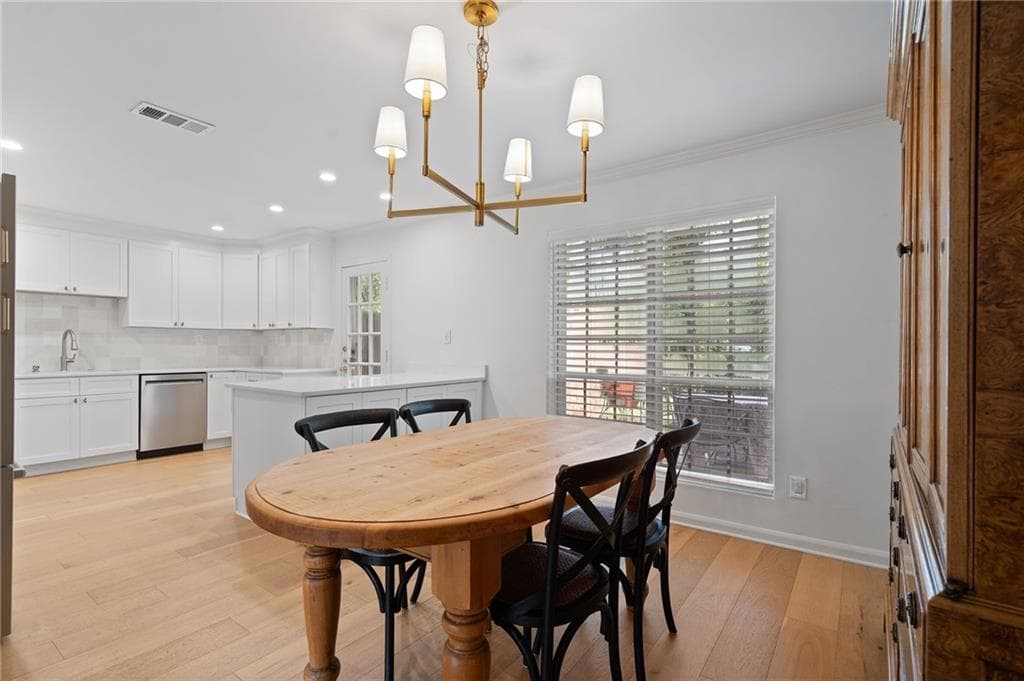 3 bedroom, 3 bathroom, 1,560 sq ft townhouse for sale at 8 Kings Tavern Place, Atlanta, GA 30318 — photo 10