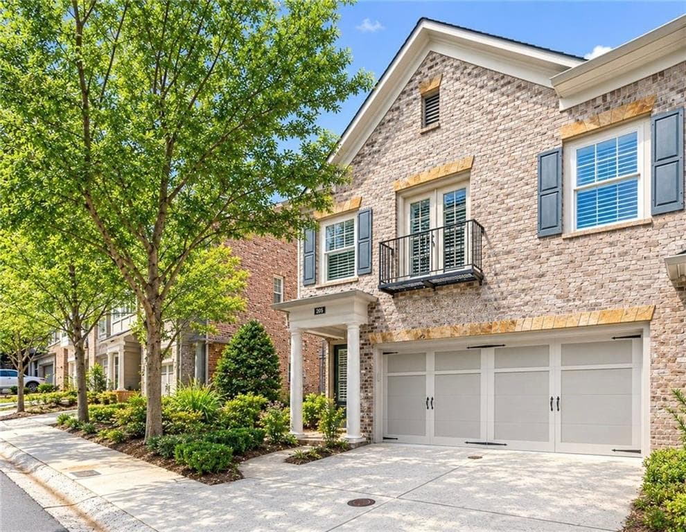 3 bedroom, 3 bathroom, 2,504 sq ft townhouse under contract at 205 Nottaway Lane, Alpharetta, GA 30009 — photo 2