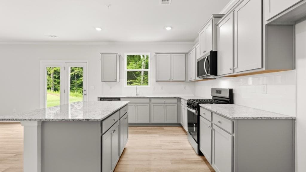 4 bedroom, 3 bathroom, 2,804 sq ft single family residence under contract at 3878 Donetta Drive, Atlanta, GA 30349 — photo 7