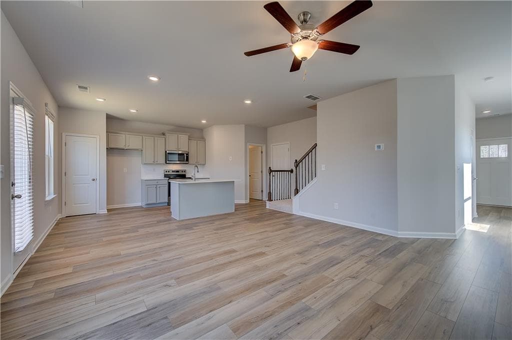 3 bedroom, 3 bathroom, 1,721 sq ft single family residence for sale at 64 Homesite Fayme Court, Newnan, GA 30263 — photo 6