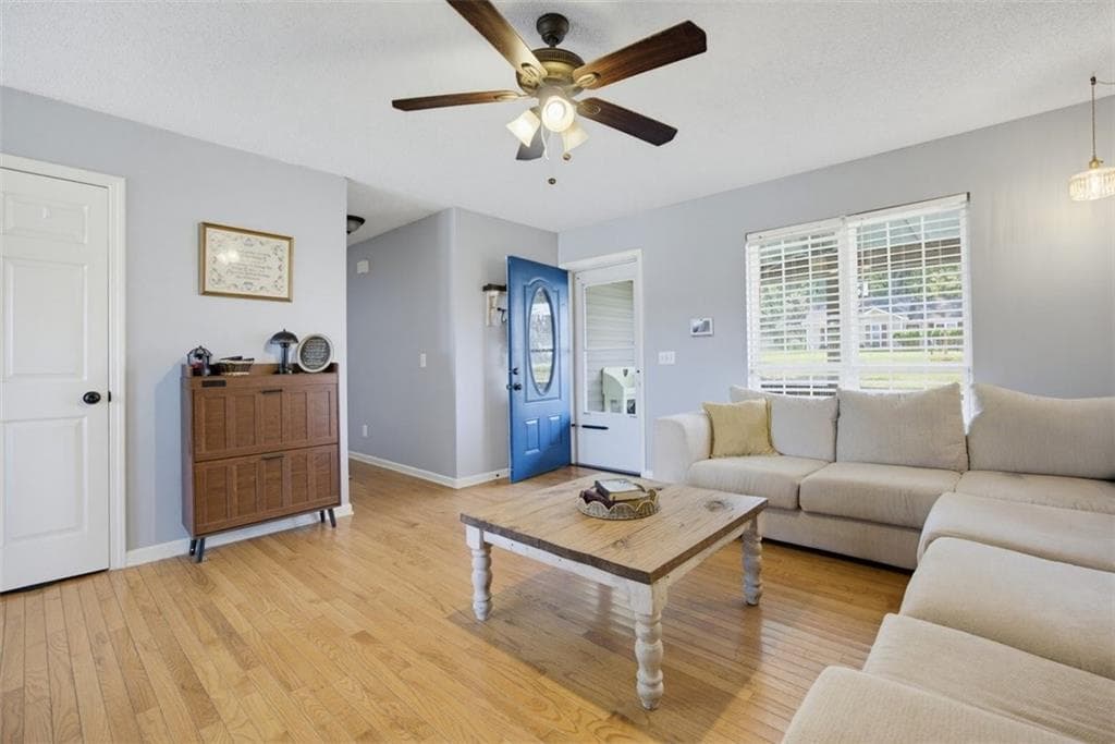 3 bedroom, 2 bathroom, 1,296 sq ft single family residence for sale at 120 Fieldcrest Drive, Calhoun, GA 30701 — photo 4