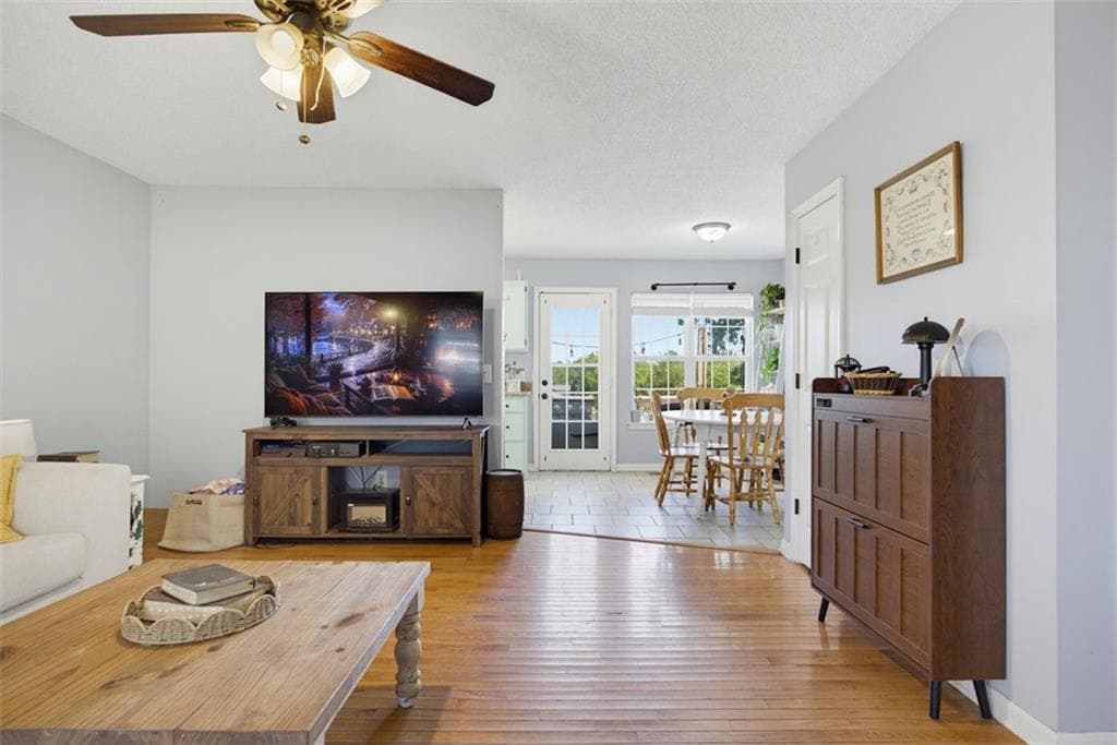 3 bedroom, 2 bathroom, 1,296 sq ft single family residence for sale at 120 Fieldcrest Drive, Calhoun, GA 30701 — photo 6
