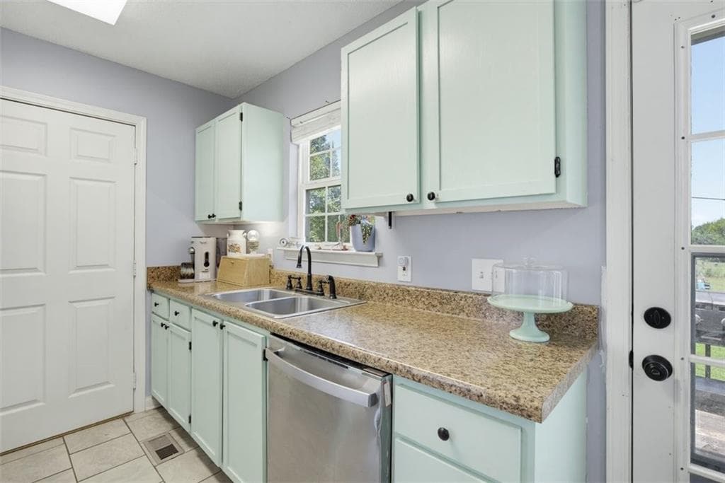3 bedroom, 2 bathroom, 1,296 sq ft single family residence for sale at 120 Fieldcrest Drive, Calhoun, GA 30701 — photo 9