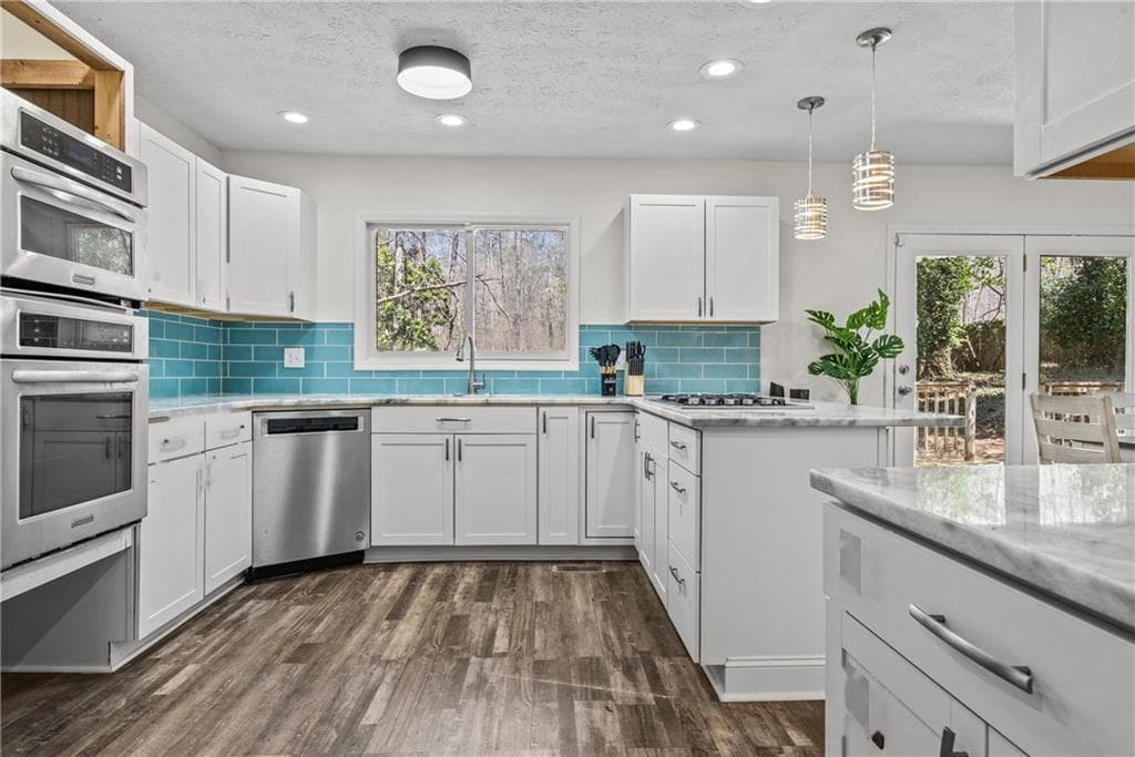 4 bedroom, 5 bathroom, 2,800 sq ft single family residence for sale at 330 Winterberry Drive, Athens, GA 30606 — photo 2