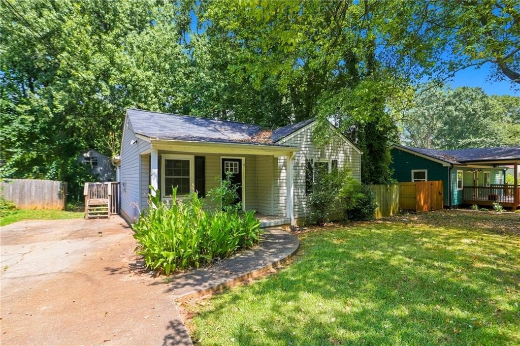 3 bedroom, 2 bathroom, 1,067 sq ft single family residence for sale at 3444 Orchard Circle, Decatur, GA 30032