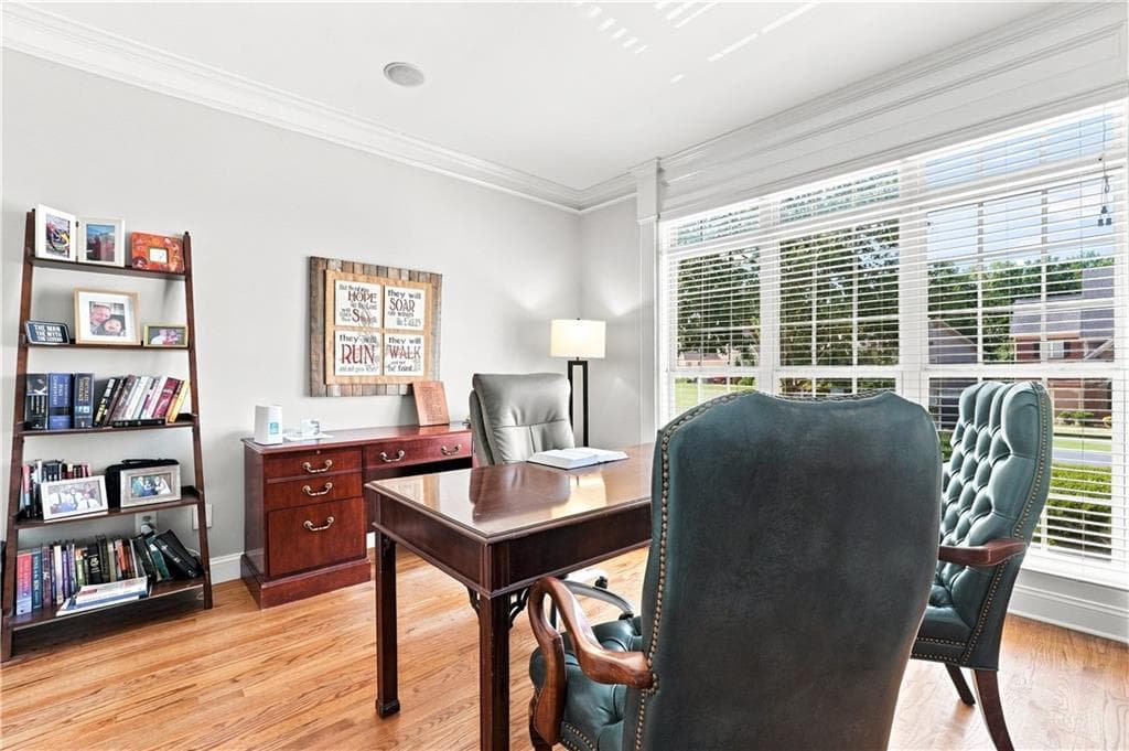6 bedroom, 6 bathroom, 5,524 sq ft single family residence for sale at 8915 Maple Run Trail, Cumming, GA 30506 — photo 5