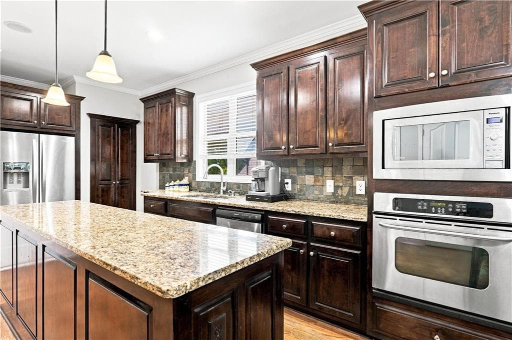 6 bedroom, 6 bathroom, 5,524 sq ft single family residence for sale at 8915 Maple Run Trail, Cumming, GA 30506 — photo 6