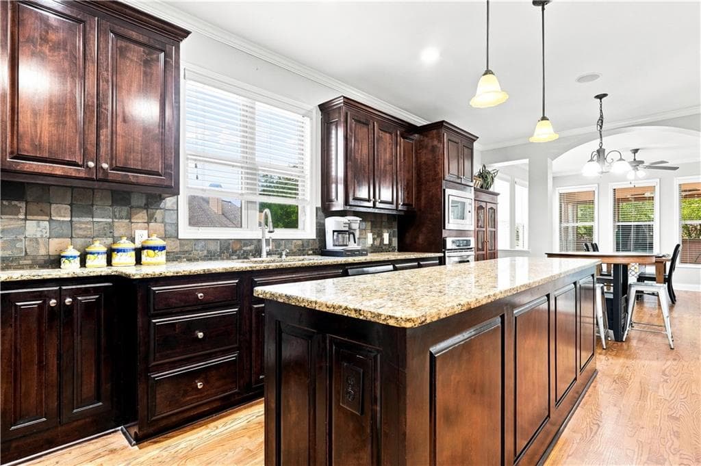 6 bedroom, 6 bathroom, 5,524 sq ft single family residence for sale at 8915 Maple Run Trail, Cumming, GA 30506 — photo 7