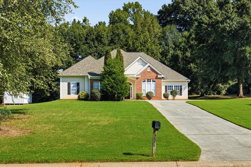 3 bedroom, 2 bathroom, 2,342 sq ft single family residence for sale at 150 Stewart Hollow Lane, Covington, GA 30016 — photo 4