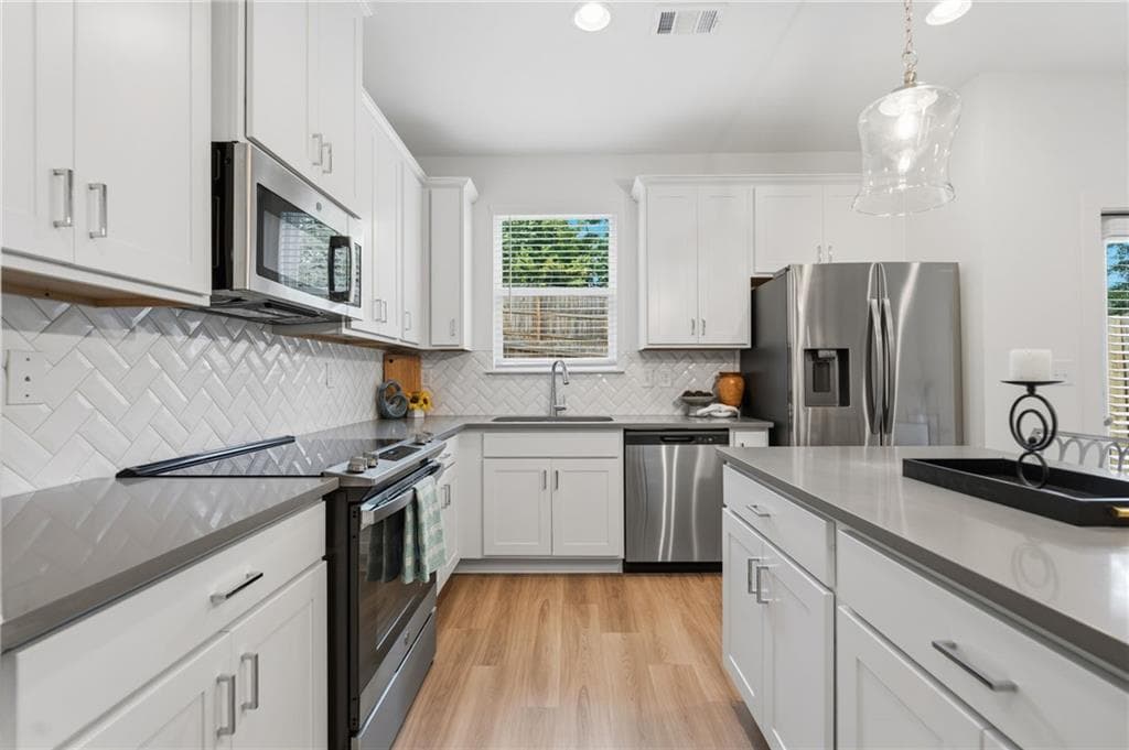 3 bedroom, 3 bathroom, 1,600 sq ft townhouse for rent at 5768 Calle Vista Drive, Lithonia, GA 30058 for $2,195 a month — photo 4