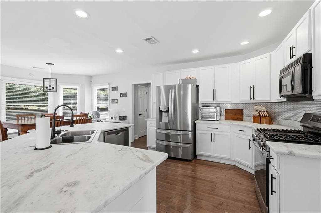 4 bedroom, 3 bathroom, 2,266 sq ft single family residence for sale at 4960 Niagara Dr NW, Acworth, GA 30102 — photo 2