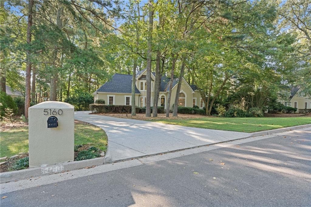 5 bedroom, 4 bathroom, 4,379 sq ft single family residence for sale at 5160 Cameron Forest Parkway, Alpharetta, GA 30022 — photo 2